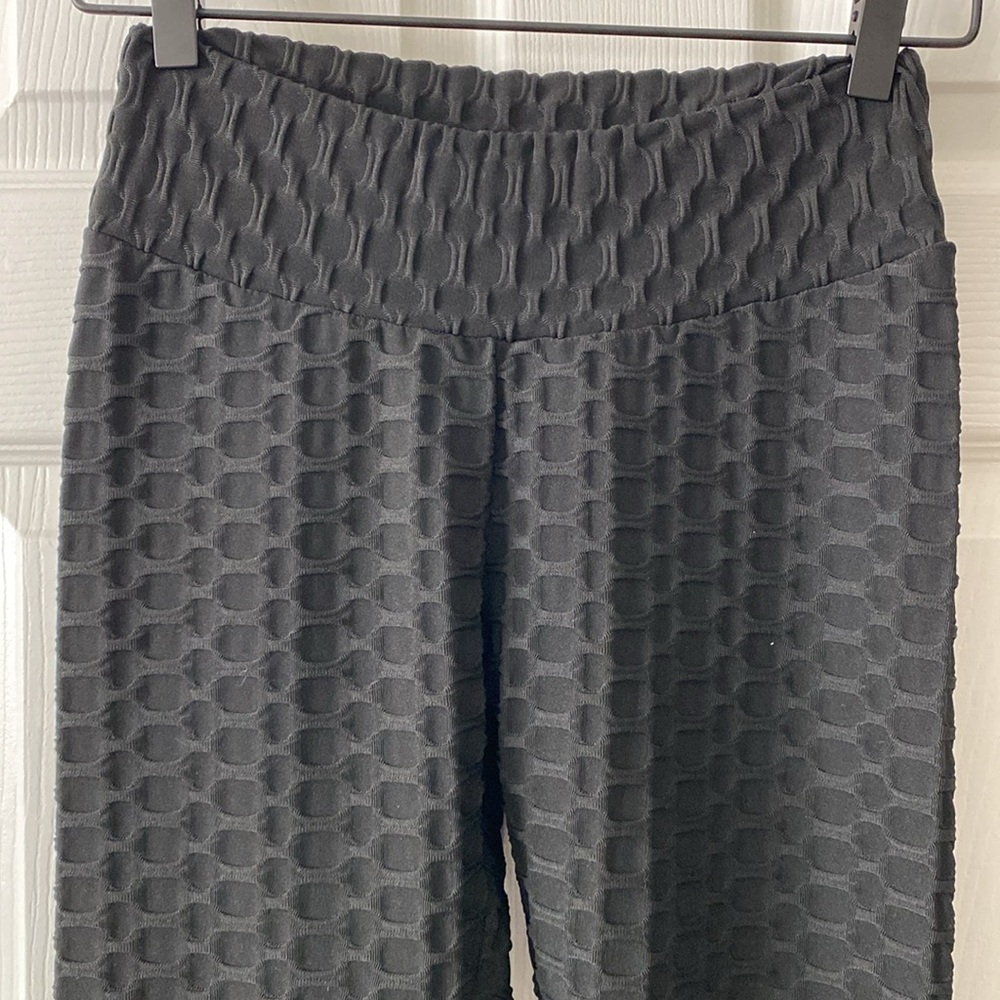 Textured Leggings - Picture 2 of 5